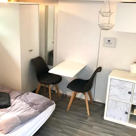 아파트 Modernes Mit Kuechenzeile Und Bad *