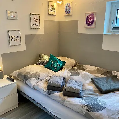 Modernes Mit Kuechenzeile Und Bad