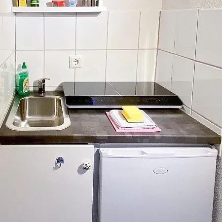 아파트 Modernes Mit Kuechenzeile Und Bad