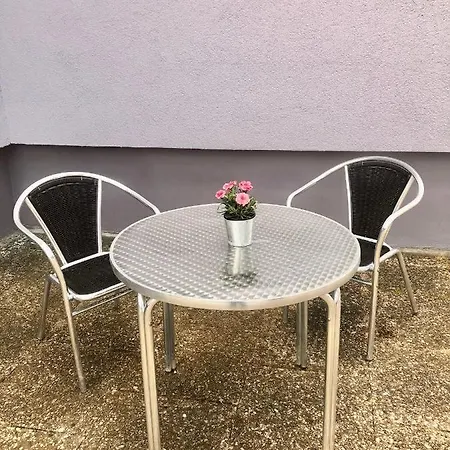 아파트 Modernes Mit Kuechenzeile Und Bad *