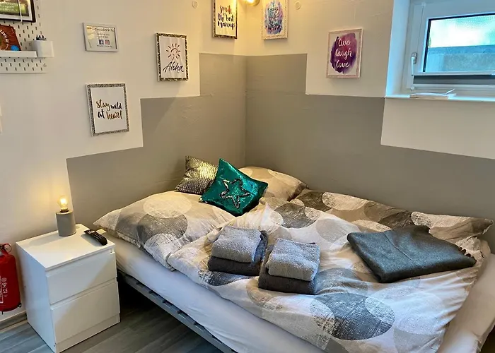 Modernes Mit Kuechenzeile Und Bad